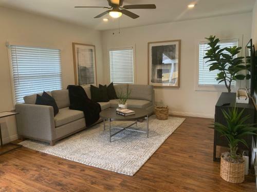 Villa Huntington Highlight - Pool, Patio, Close To Beach