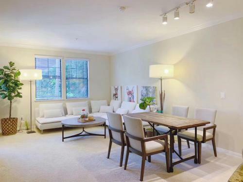 Irvine 2bedroom 2 Bathroom Apartment With Kitchen Pool Gym