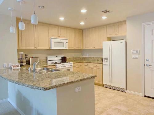 Irvine 2bedroom 2 Bathroom Apartment With Kitchen Pool Gym