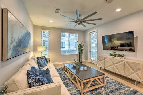 Apartamento Modern Irvine Condo With Pool - 7 Mi To Beach!