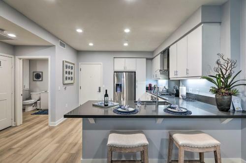 Apartamento Modern Irvine Condo With Pool - 7 Mi To Beach!