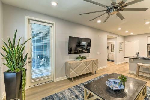 Apartamento Modern Irvine Condo With Pool - 7 Mi To Beach!