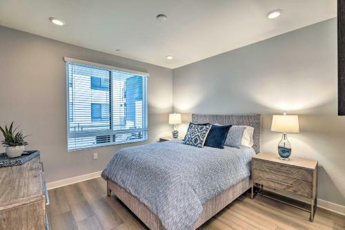 Apartamento Modern Irvine Condo With Pool - 7 Mi To Beach!