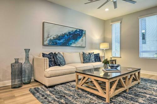 Apartamento Modern Irvine Condo With Pool - 7 Mi To Beach!