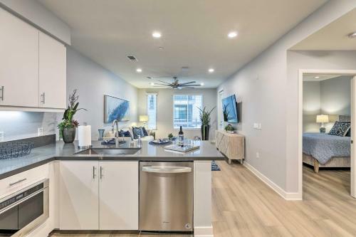 Apartamento Modern Irvine Condo With Pool - 7 Mi To Beach!