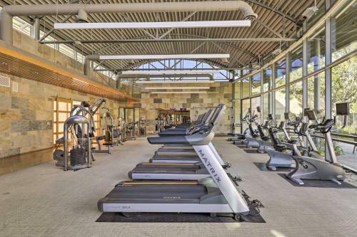 Apartamento Modern Irvine Condo With Pool - 7 Mi To Beach!