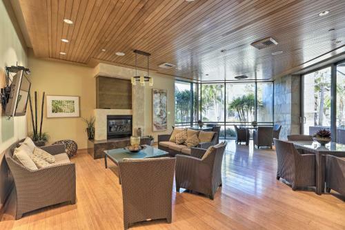 Apartamento Modern Irvine Condo With Pool - 7 Mi To Beach!