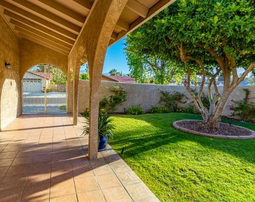 Desert Pool House: Sun, Swim, Sip & Stay