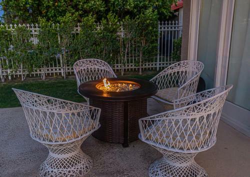 Desert Pool House: Sun, Swim, Sip & Stay