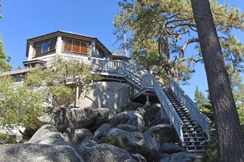 Rockpile Treehouse