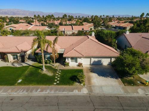 Stunning 5 Star Home Retreat Private Pool-spa-bbq 4br-