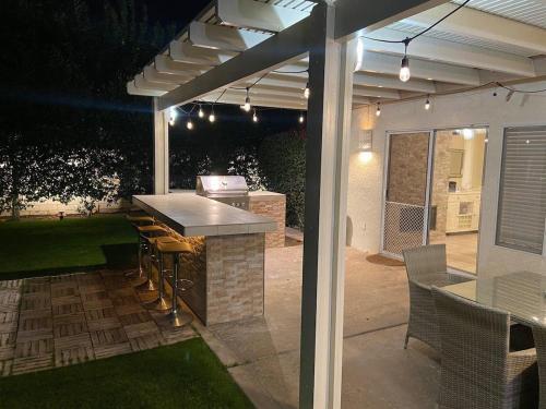 Stunning 5 Star Home Retreat Private Pool-spa-bbq 4br-