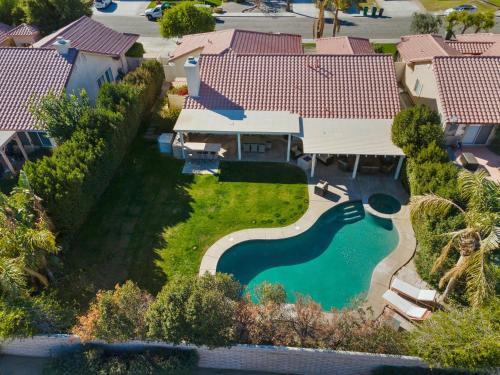 Stunning 5 Star Home Retreat Private Pool-spa-bbq 4br-