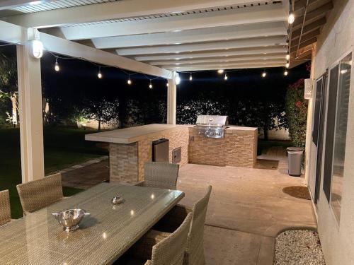 Stunning 5 Star Home Retreat Private Pool-spa-bbq 4br-
