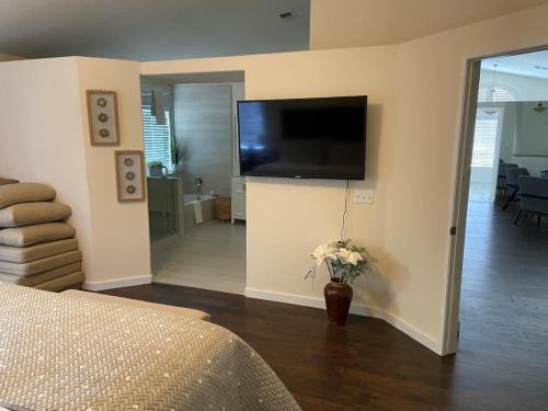 Stunning 5 Star Home Retreat Private Pool-spa-bbq 4br-