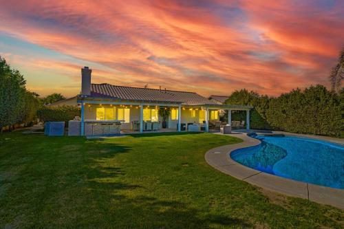 Stunning 5 Star Home Retreat Private Pool-spa-bbq 4br-