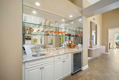 Charming, Redesigned 5 Star Rating With Pool, Spa, Bbq And More