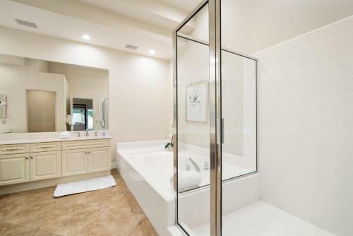 Charming, Redesigned 5 Star Rating With Pool, Spa, Bbq And More