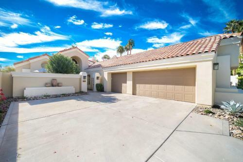 Charming, Redesigned 5 Star Rating With Pool, Spa, Bbq And More
