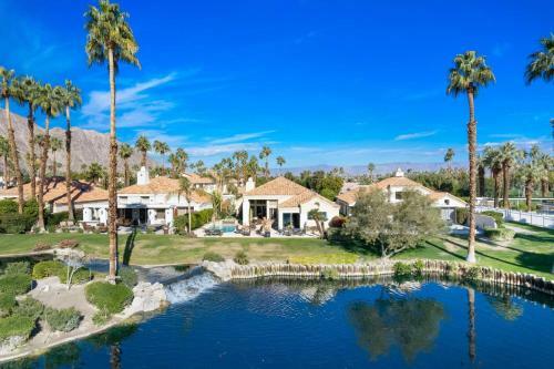 Charming, Redesigned 5 Star Rating With Pool, Spa, Bbq And More