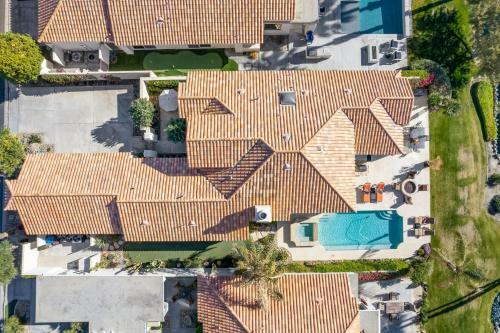 Charming, Redesigned 5 Star Rating With Pool, Spa, Bbq And More