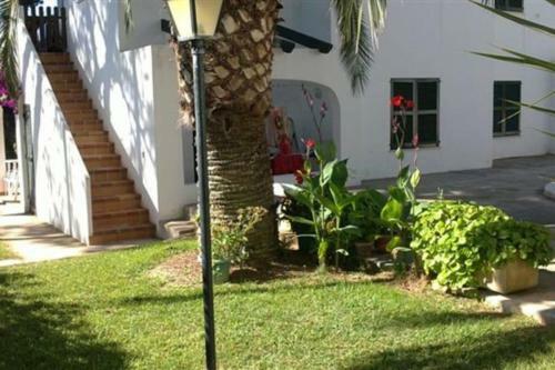 Apartment With Garden And Swimming And Beach
