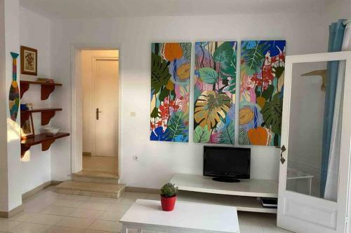 Apartment With Garden And Swimming And Beach