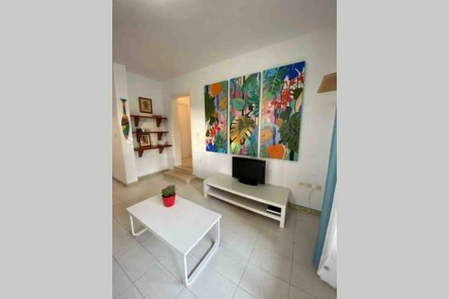 Apartment With Garden And Swimming And Beach