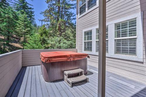 Spacious Lake Arrowhead Retreat With Hot Tub!