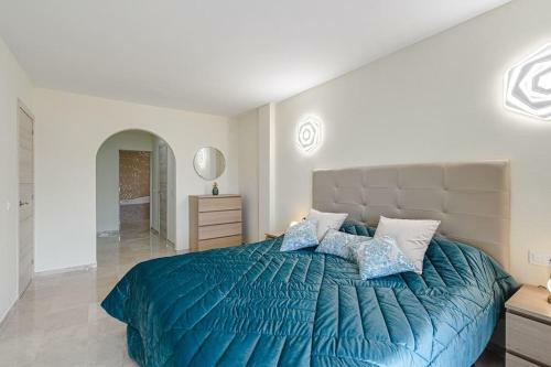 Large House With Garden And Direct Access To The Pool