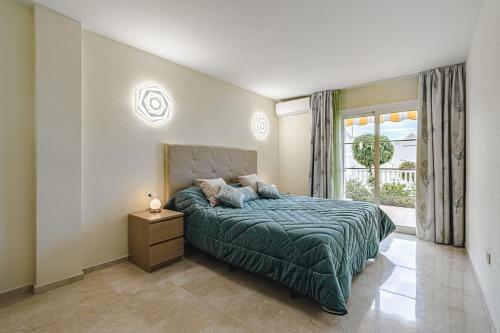 Large House With Garden And Direct Access To The Pool