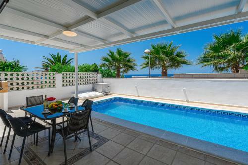 Wonderful Villa In Sue�o Azul With Private Pool