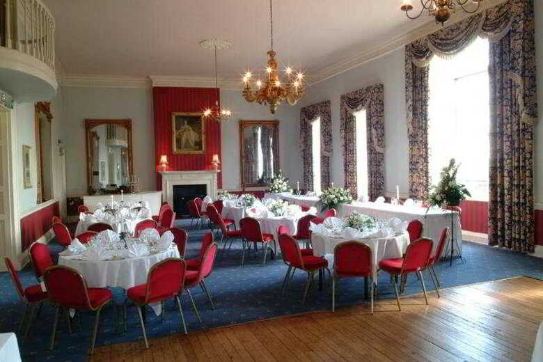 Norfolk Arms Hotel