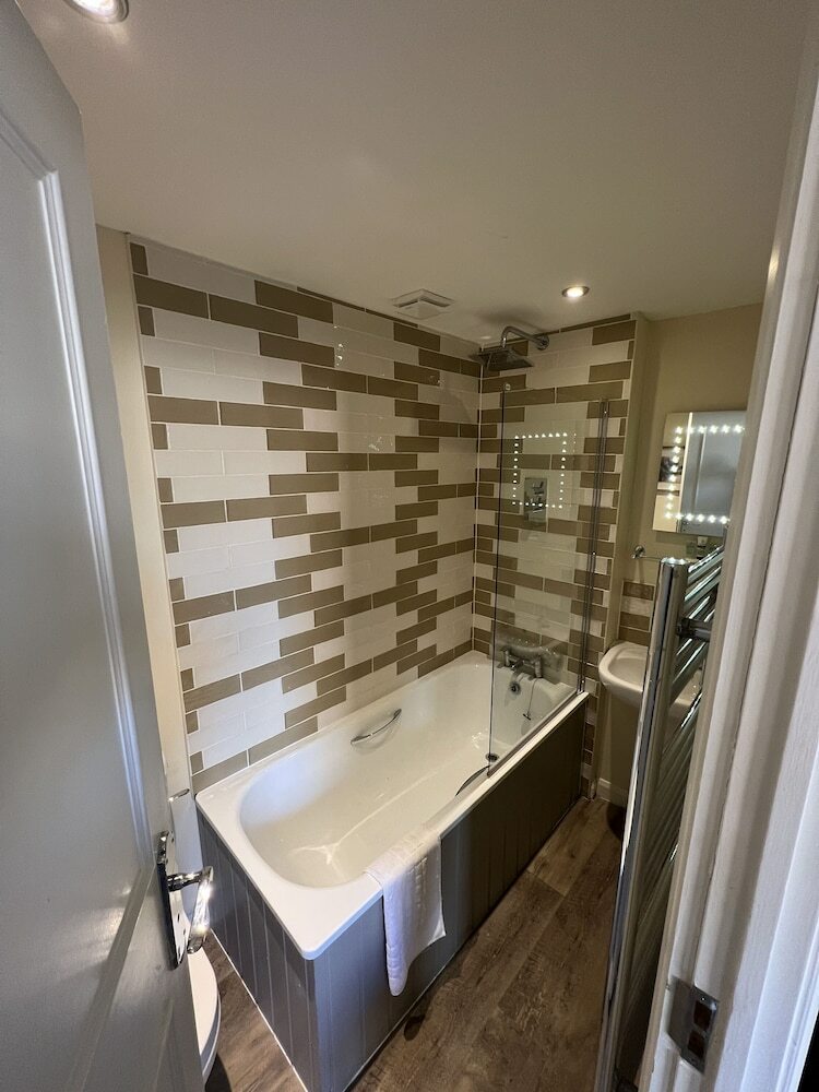 Norfolk Arms Hotel