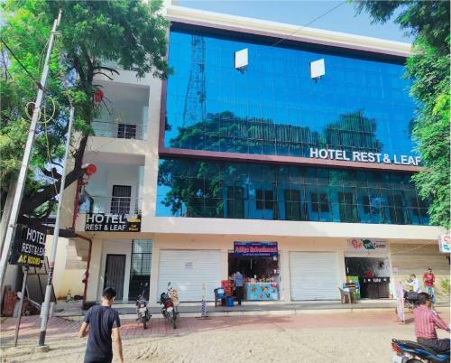 Hotel Rest And Leaf