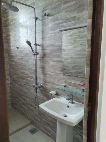 New 2 Bedroom Apartment, 100m Away From The Beach
