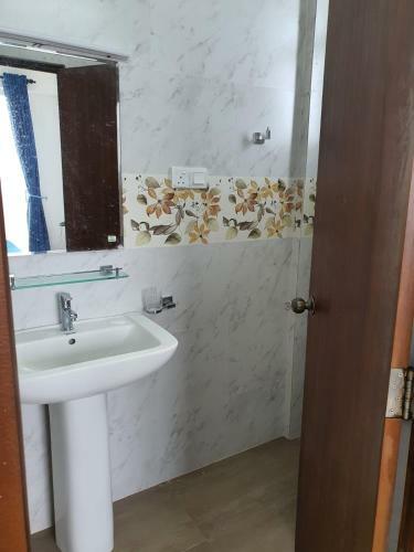 New 2 Bedroom Apartment, 100m Away From The Beach
