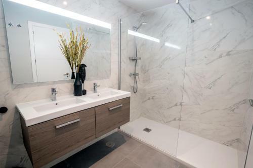 Sealine Brand New Apartment In Torrox Costa