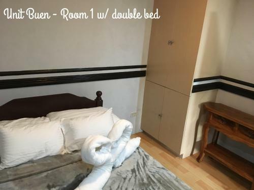 Hostal La Famille