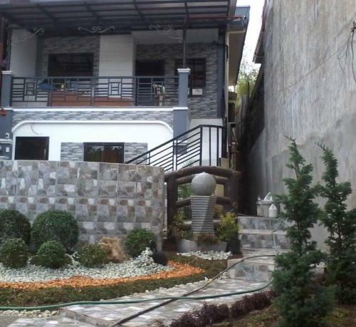 Hostal La Famille
