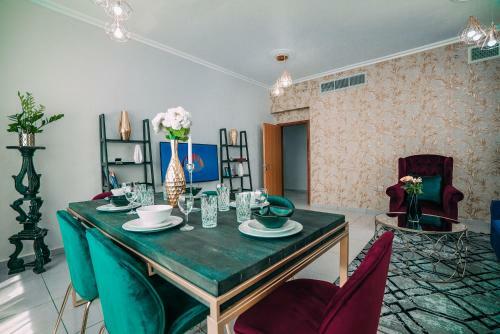 A C Pearl Holiday Homes - Marvelous Marina Apartment