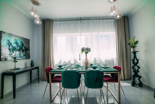 A C Pearl Holiday Homes - Marvelous Marina Apartment