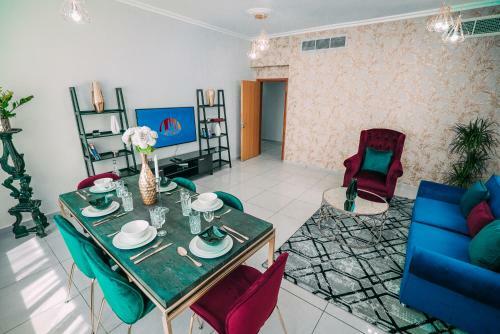 A C Pearl Holiday Homes - Marvelous Marina Apartment