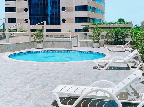 A C Pearl Holiday Homes - Pristine Marina View Apartment