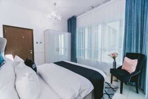 A C Pearl Holiday Homes - Pristine Marina View Apartment
