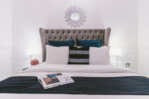A C Pearl Holiday Homes - Pristine Marina View Apartment
