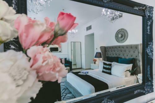 A C Pearl Holiday Homes - Pristine Marina View Apartment