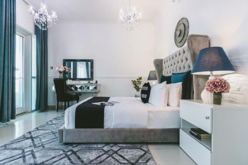 A C Pearl Holiday Homes - Pristine Marina View Apartment