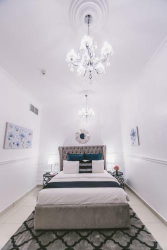A C Pearl Holiday Homes - Pristine Marina View Apartment