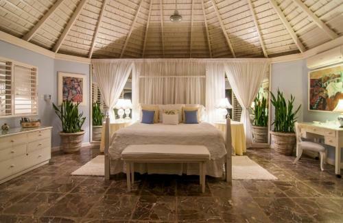 4 Bed Beachfront Villa